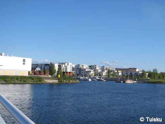 Il porto di Oulu visto dal ponte che da Pikisaari porta alla biblioteca